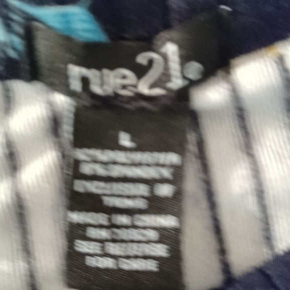 Top - Picture 2 of 4